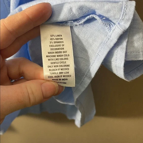 Crown and ivy eyelet large top v neck tiered NWT blue crochet - Picture 4 of 5